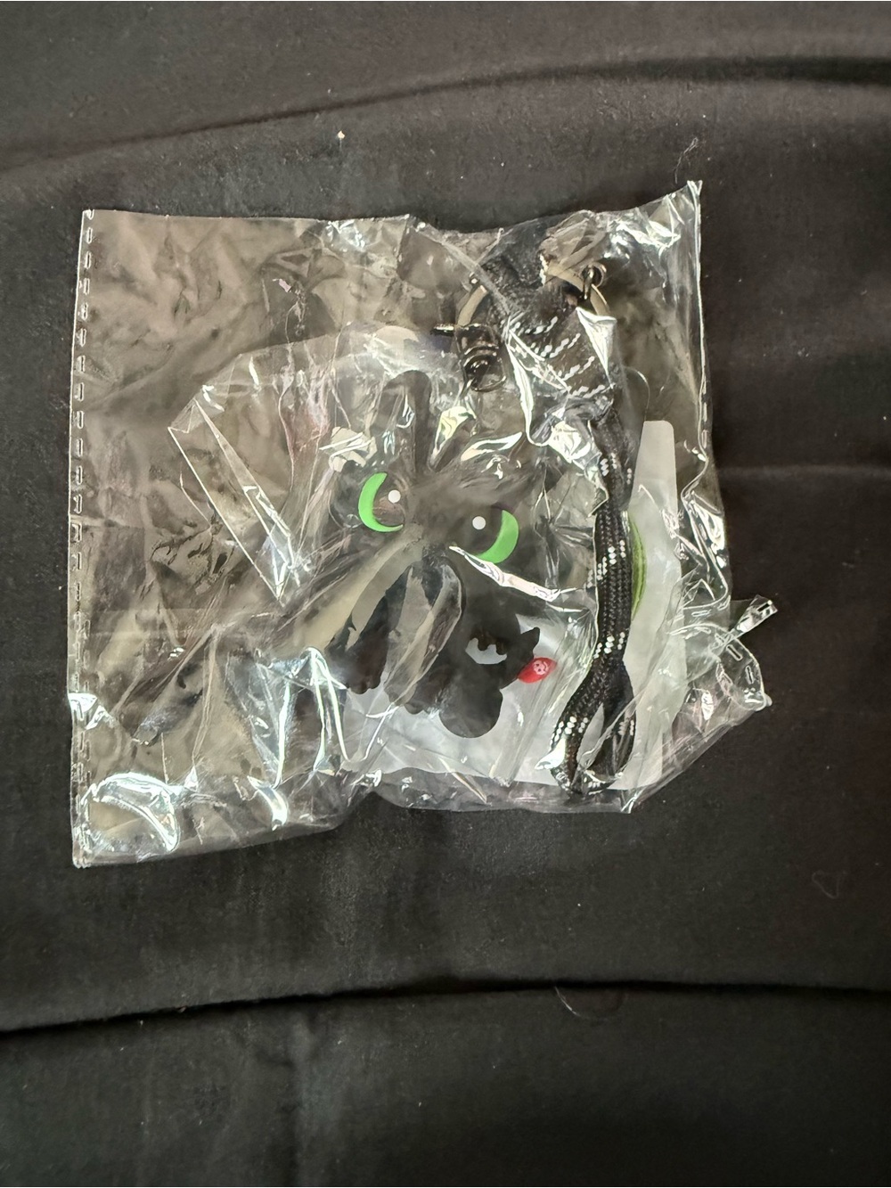 Toothless Keychain - Picture 4 of 7